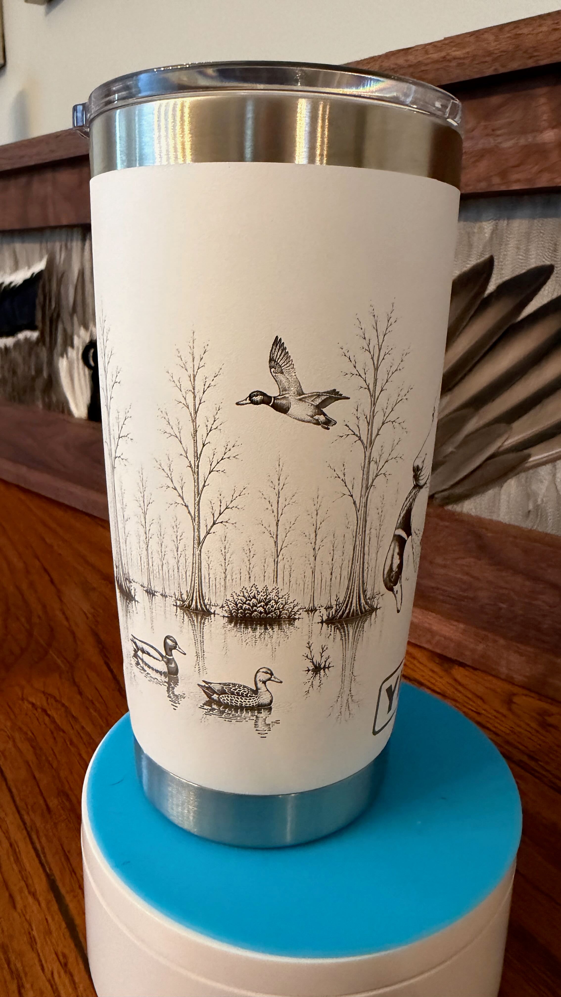 Yeti 20 Oz Tumbler - Flight Outdoors Signature Collection - Duck / Waterfowl Dog