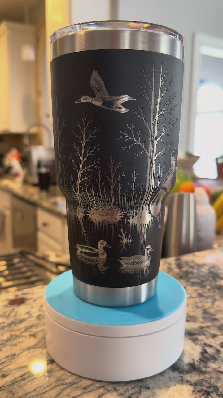 Yeti 30 Oz Tumbler - Flight Outdoors Signature Collection - Duck / Waterfowl Dog